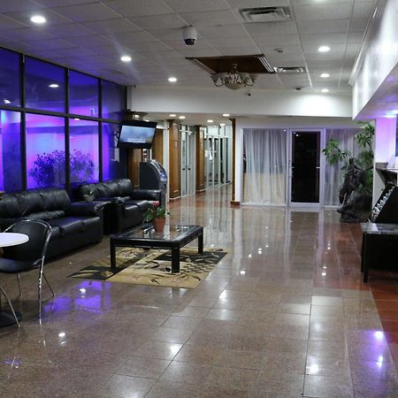 Sky Hotel At Tulsa Airport ภายนอก รูปภาพ