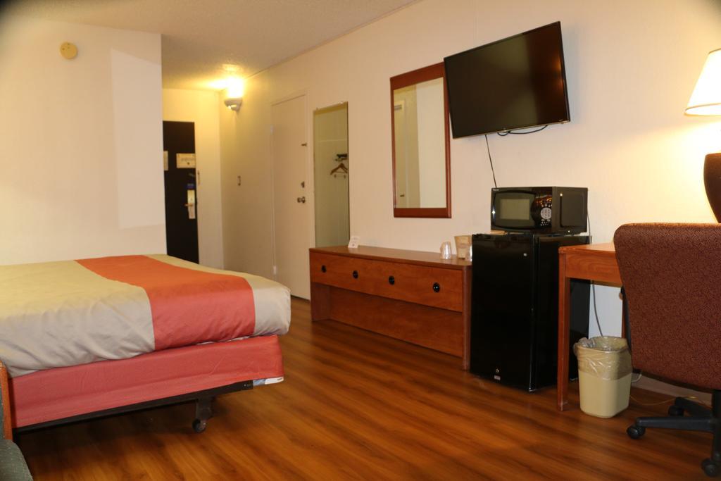 Sky Hotel At Tulsa Airport ภายนอก รูปภาพ