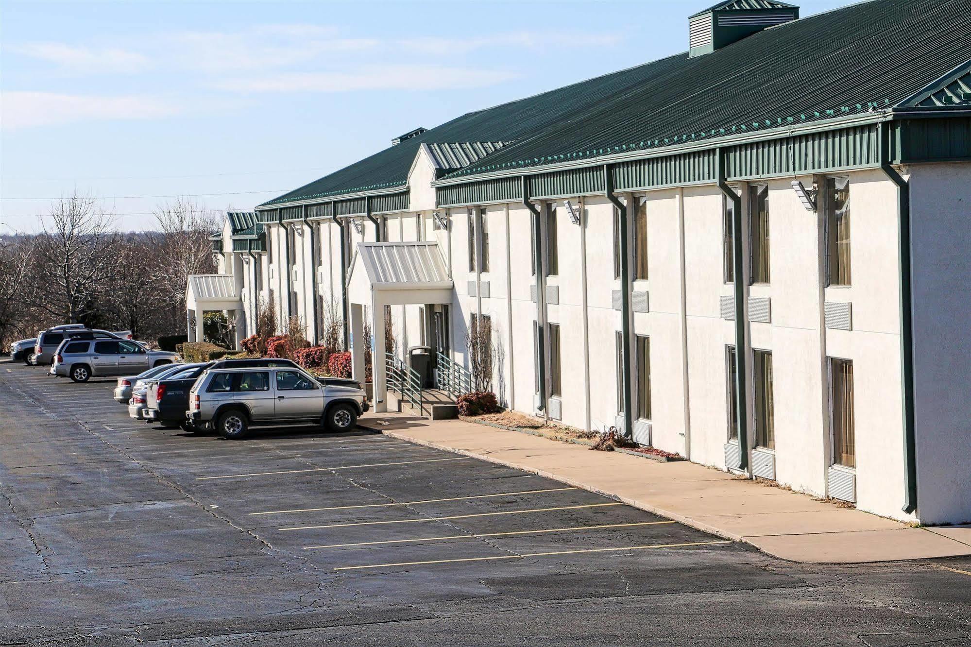 Sky Hotel At Tulsa Airport ภายนอก รูปภาพ