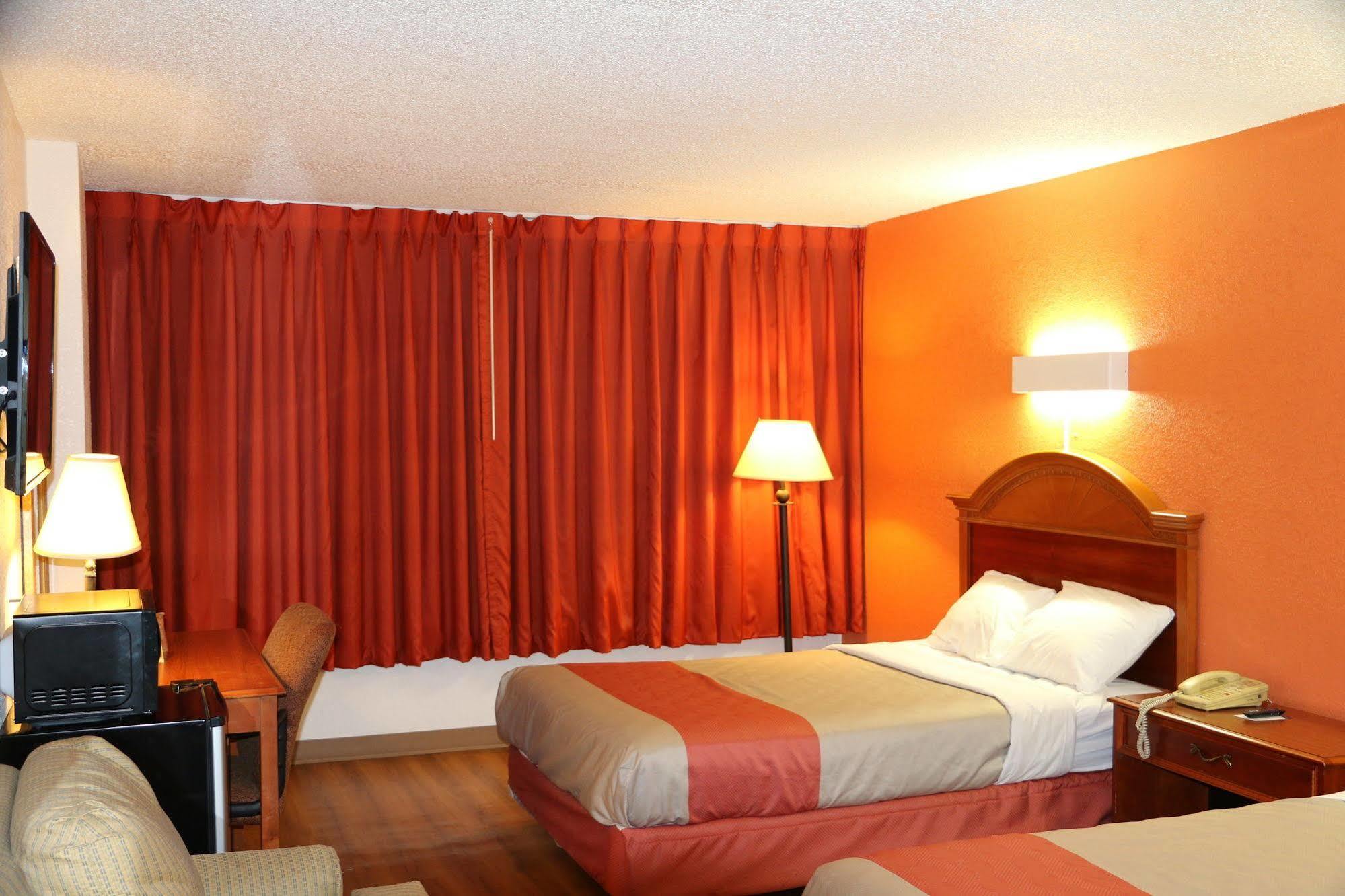 Sky Hotel At Tulsa Airport ภายนอก รูปภาพ