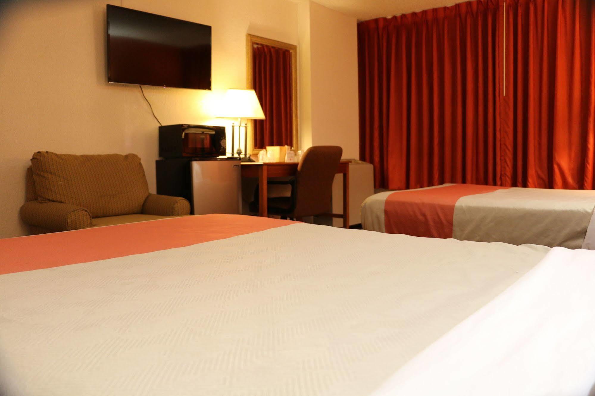 Sky Hotel At Tulsa Airport ภายนอก รูปภาพ