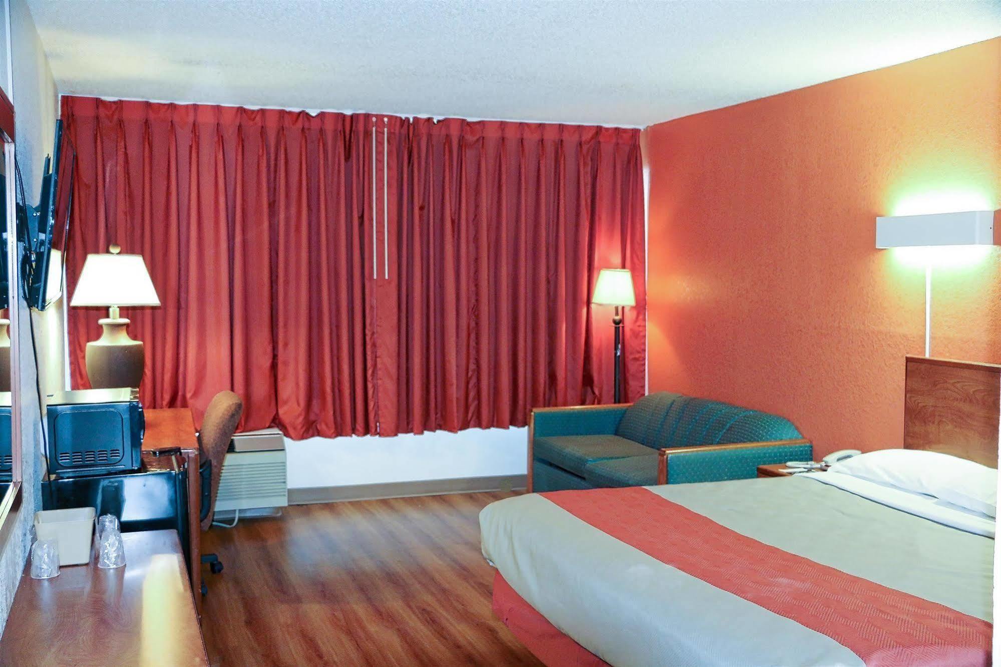 Sky Hotel At Tulsa Airport ภายนอก รูปภาพ